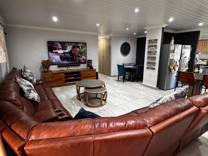 4 Bedroom Property for Sale in Monte Christo Western Cape